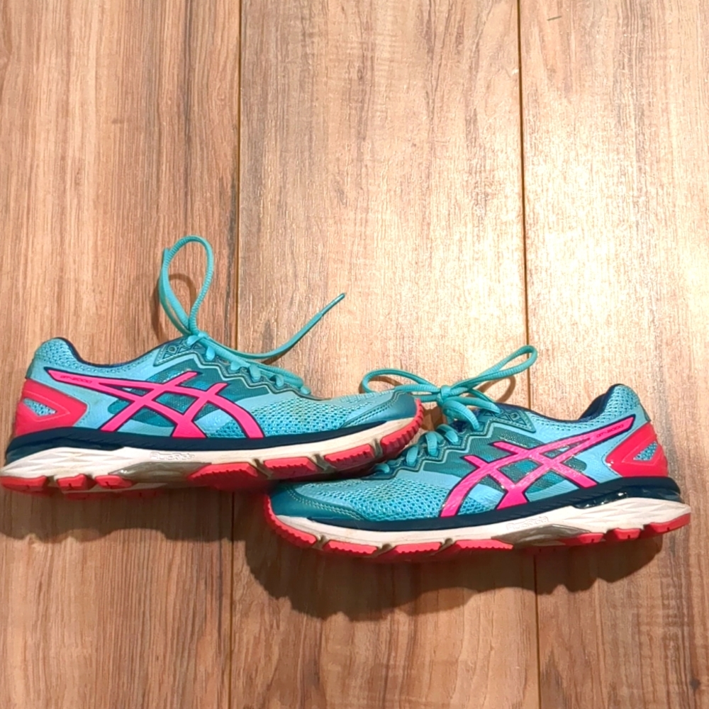 ASICS GT 2000 4 women’s sneakers size 6.5